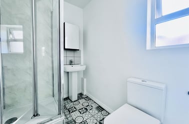 Loughborough Road, West Bridgford, Nottingham - Image 3